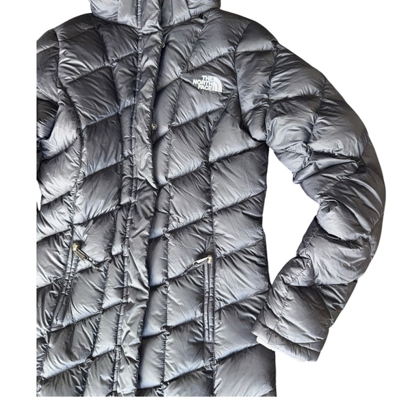 See Clip 🤩 The North Face 700 Down Fill Black  Long Winter Puffer Jacket XS - Picture 6 of 17
